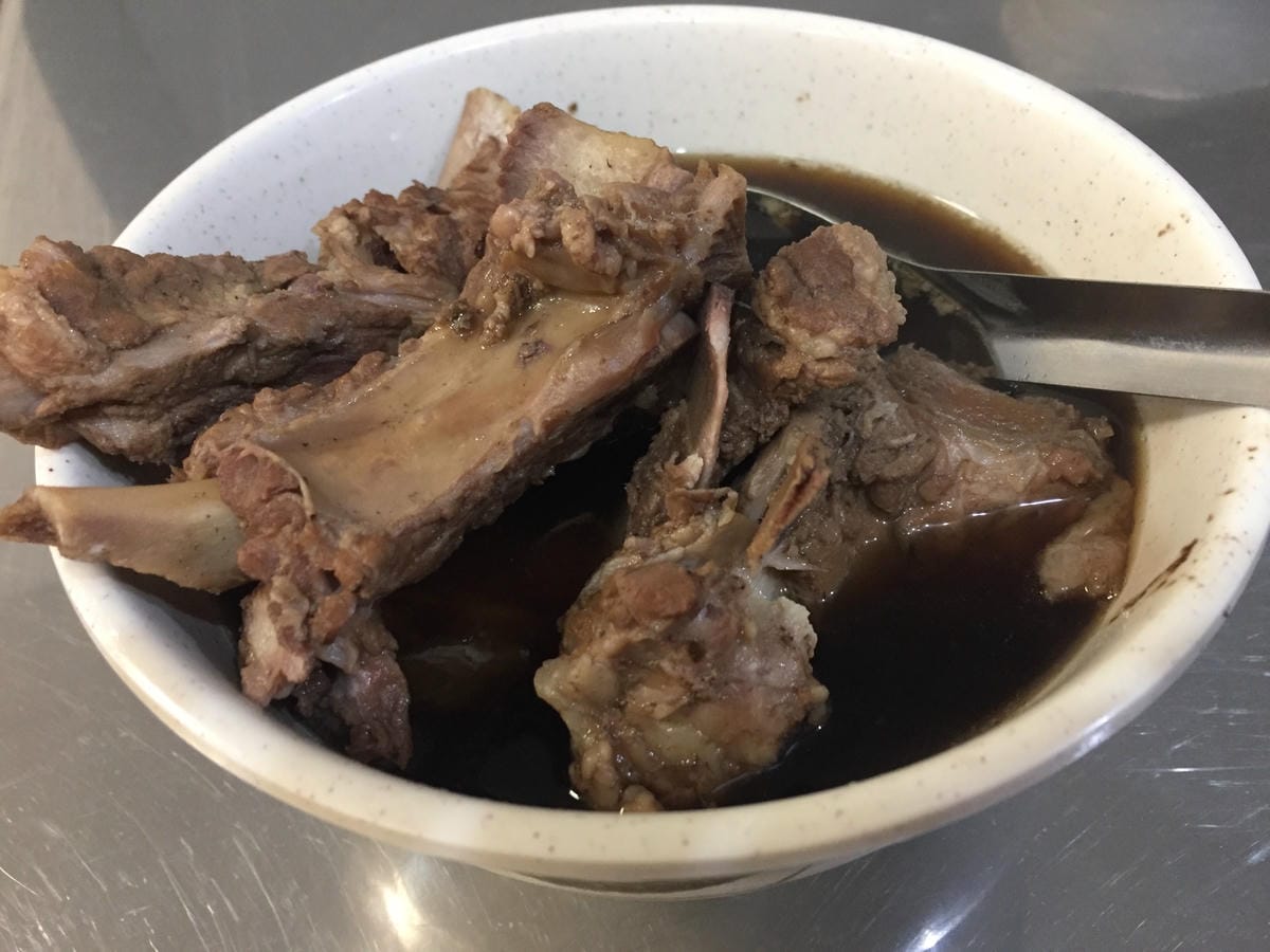 基隆美食,李ㄚ哥藥膳排骨,滿滿的肋排骨 基隆美食,李ㄚ哥藥膳排骨,滿滿的肋排骨