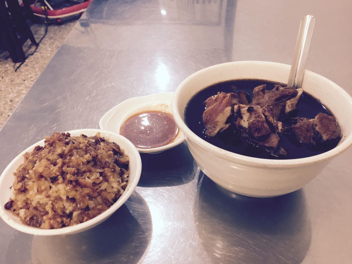 基隆美食,藥膳排骨湯頭+滷肉飯,推薦美食口袋名單 基隆美食,藥膳排骨湯頭+滷肉飯,推薦美食口袋名單