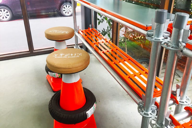 台中旅遊景點-工家美術館.工地風桌椅.還能帶工地帽拍照打卡唷!! 台中旅遊景點,工家美術館,工地風桌椅,台中拍照打卡
