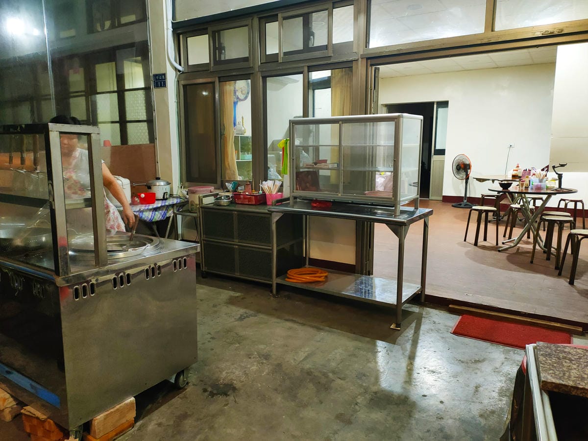 大湖小吃店,大湖蚵仔麵線,店門口