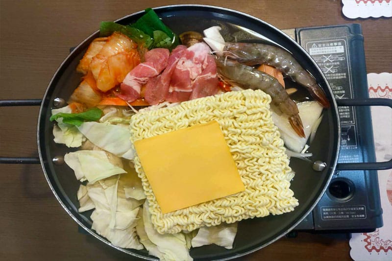 部隊鍋,餐點平面照,台中巷口美食