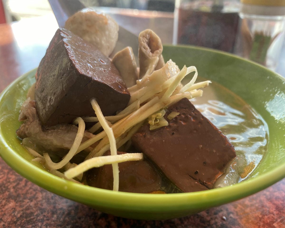綜合湯,航空站爌肉飯,豬血+大腸+酸菜 綜合湯,航空站爌肉飯,豬血+大腸+酸菜
