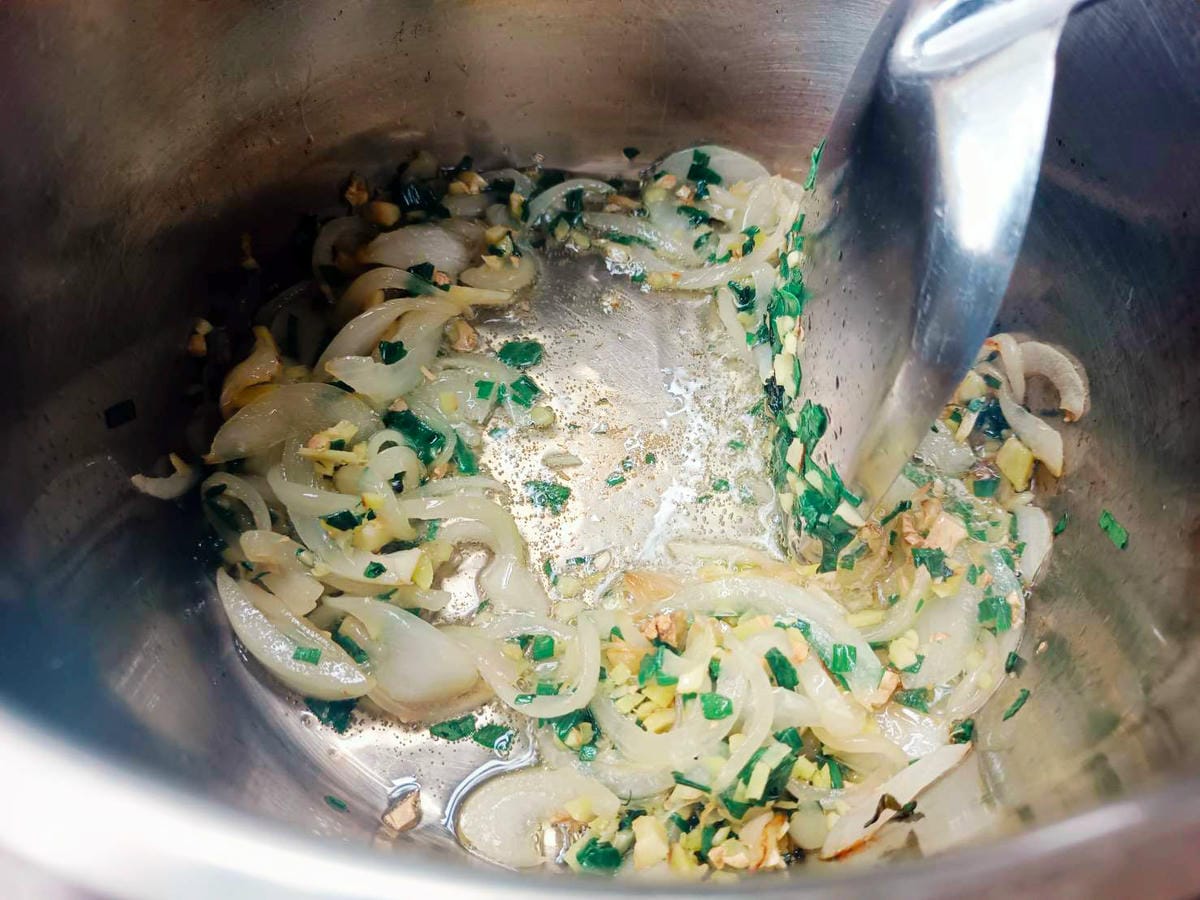 蔥花+薑末,蔥薑醬製作,油蔥雞料理
