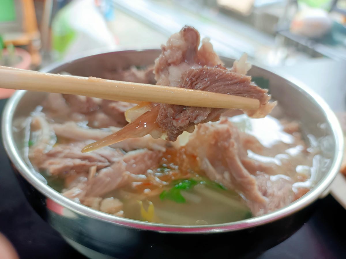 骨肉麵,麵食情境照,hi營業中