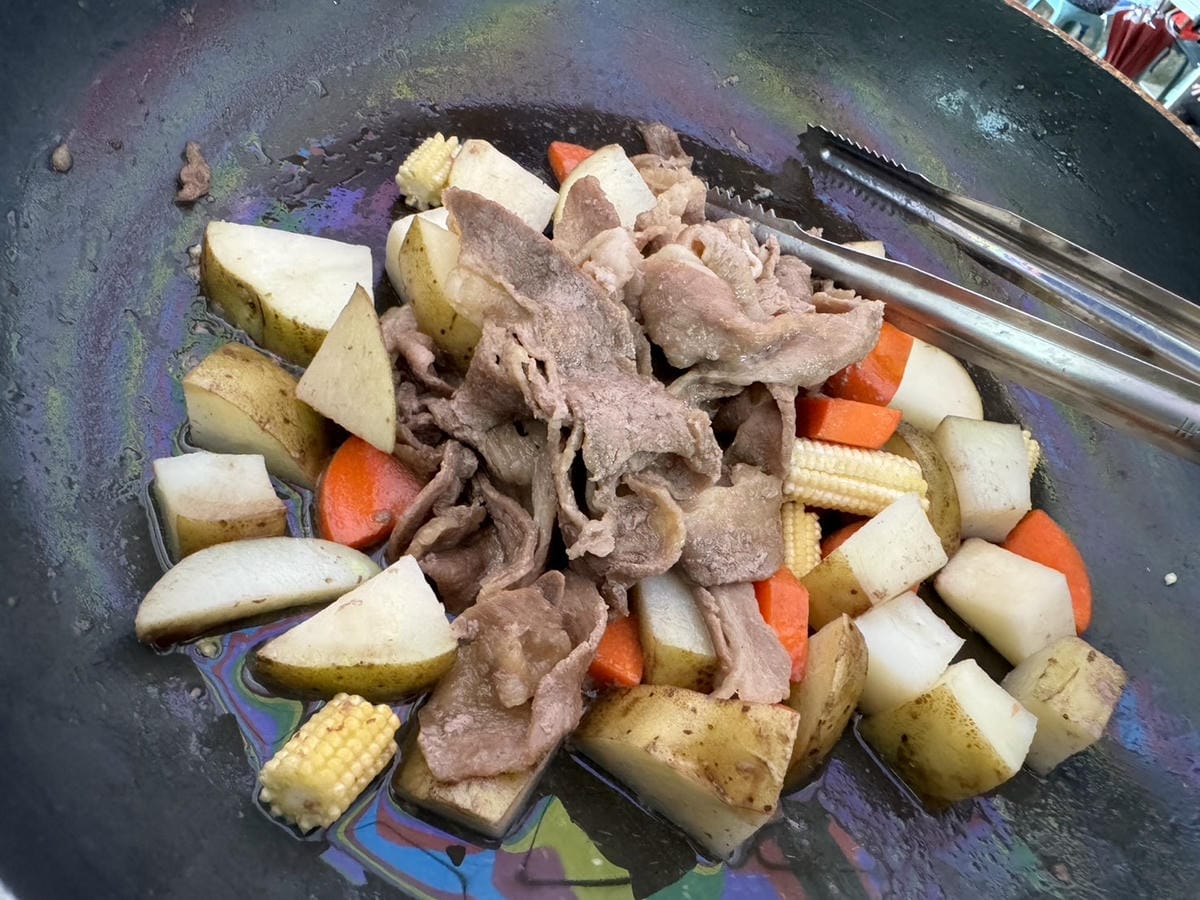 牛肉翻炒,異國料理,仁當乾咖哩牛肉麵