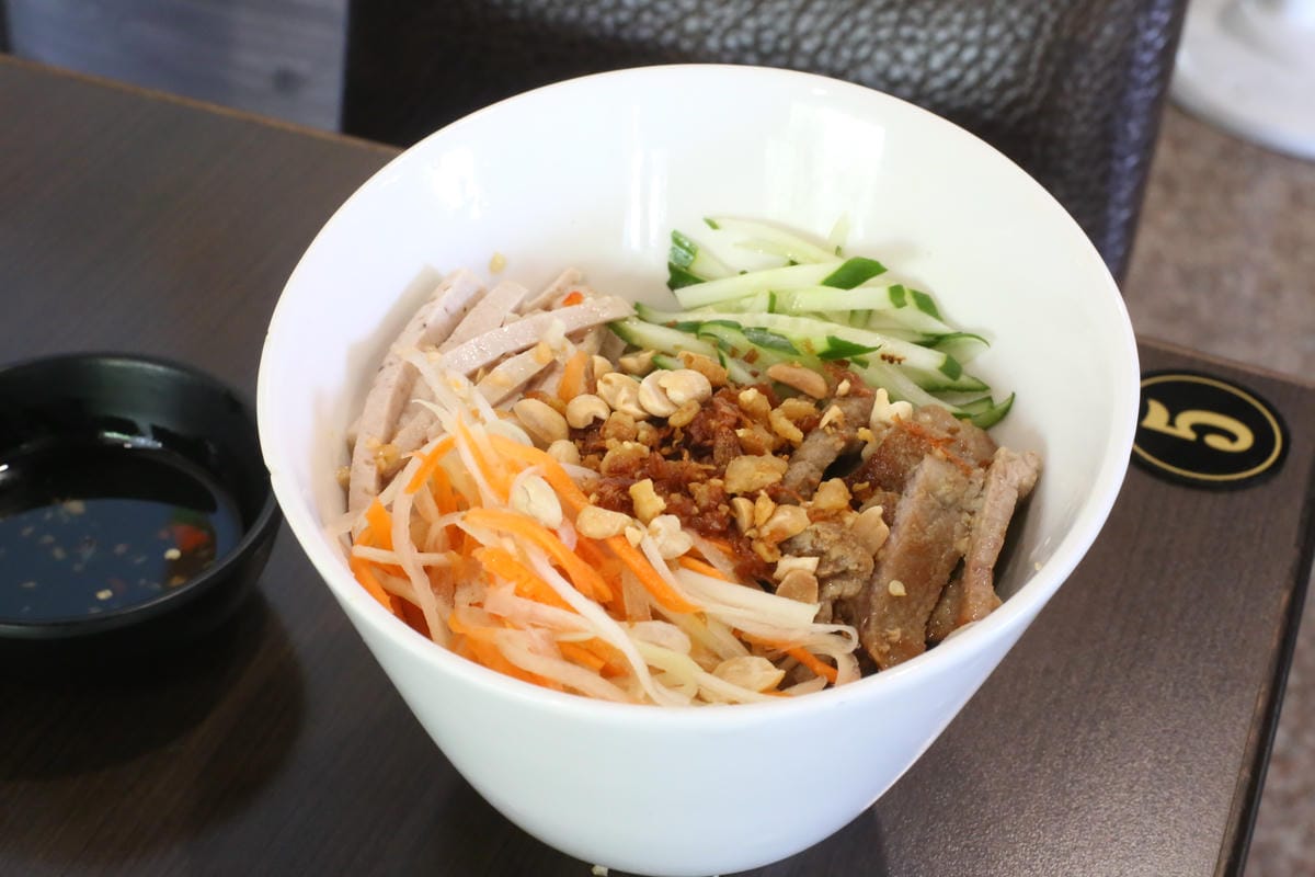 烤肉涼拌米線,越式料理推薦,拾越異國料理