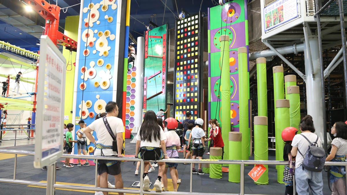 攀岩,室內遊樂園,遊樂設施介紹 攀岩,室內遊樂園,遊樂設施介紹